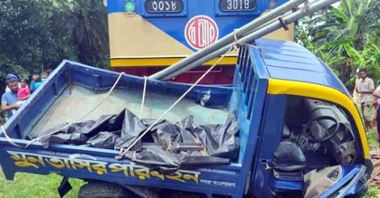 সীতাকুণ্ডে সোনার বাংলা এক্সপ্রেস-পিকআপ সংঘর্ষ
