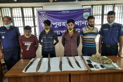 জয়পুরহাটে দেশীয় অস্ত্রসহ আন্তঃজেলা ডাকাত  দলের  ৪ সদস্য গ্রেফতার