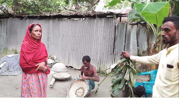 ধুনটে জমি থাকতেও ভিক্ষাবৃত্তিতে ধলি :
এক বোন খুন, আরেক ভাই নিখোঁজ