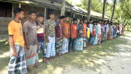 বগুড়ার  একটি দাখিল মাদ্রাসায় নিয়োগ বাণিজ্য
নিয়োগ বাতিলের দাবীতে মানববন্ধন