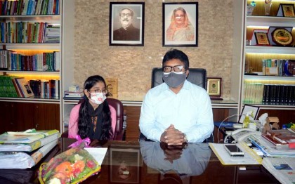 বগুড়ায় ডিসির প্রতীকি দায়িত্ব
পালন করলো আফিয়া ইবনাত