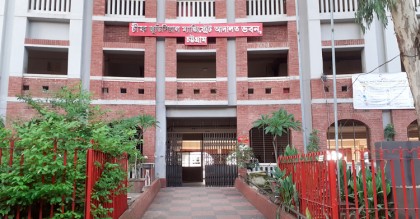 সন্তানকে বালিশচাপা দিয়ে হত্যাচেষ্টা, বাবার বিরুদ্ধে মামলা
