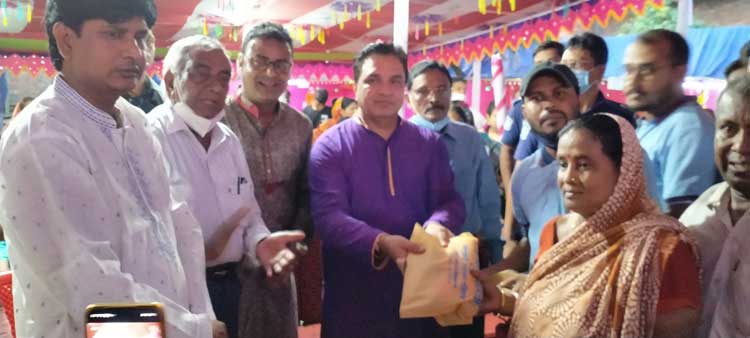 শারদীয় দূর্গোৎসব উপলক্ষে জয়পুরহাটে পূজা মন্ডপ পরিদর্শন ও বস্ত্র বিতরণ