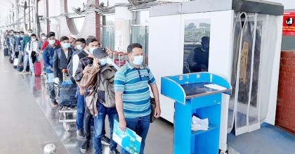 শাহজালালে বেড়েছে আমিরাতগামী যাত্রীর চাপ, নমুনা পরীক্ষায় হিমশিম
