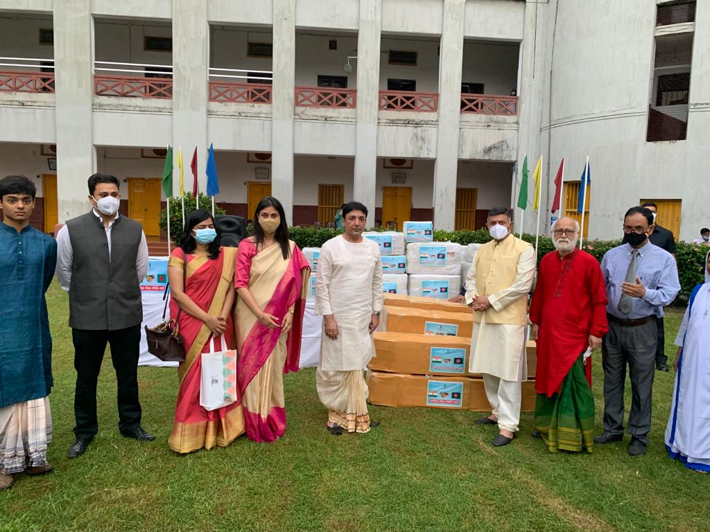 কুমুদিনী হাসপাতালে অ্যাম্বুলেন্স ও চিকিৎসাসামগ্রী উপহার দিলো ভারত
