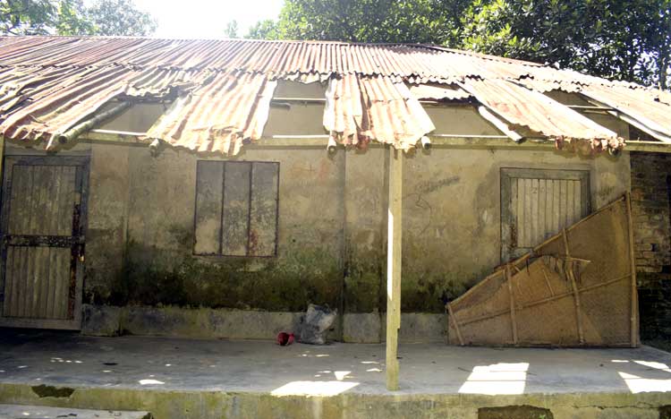 বগুড়া সদরের নিশিন্দারা ইউনিয়নের ১নং ওয়ার্ডের
ভোট কেন্দ্রটির জরাজীর্ণ অবস্থা ও কেন্দ্রটি স্থানান্তরের দাবী