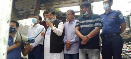 গোবিন্দগঞ্জে পুড়ল রমেশ বাবুর কাপড়ের দোকান