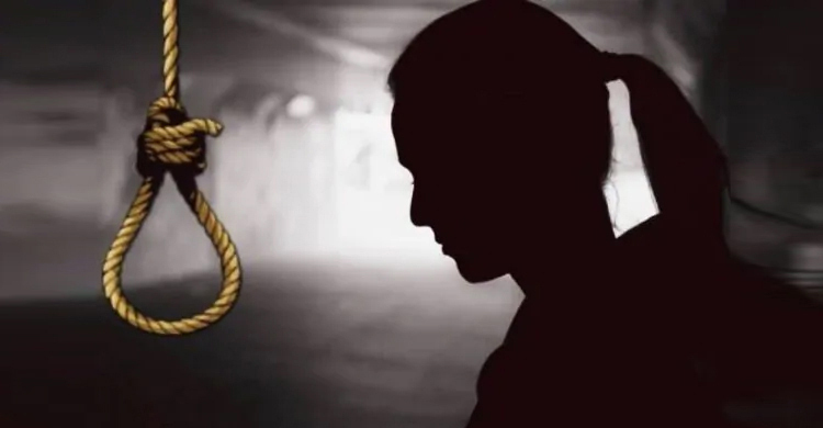 তিন মাসের সন্তান রেখে গলায় ফাঁস মায়ের!
