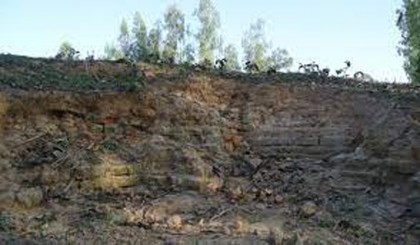 অবৈধ দখলদারীত্ব আর অযত্ন অবহেলায় বিলীনের পথে মহাকালের সাক্ষী হয়ে থাকা রাজা বিরাট রাজপ্রসাদের শেষ স্মৃতি চিহ্নটুকু