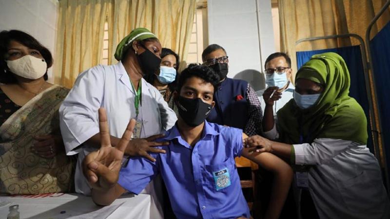 সপ্তাহখানেকের মধ্যে টিকা দেওয়া হতে পারে স্কুলশিক্ষার্থীদের
