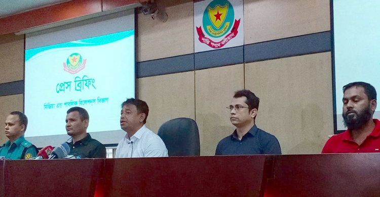 র‌্যাব-পুলিশের ড্রেসে টাকাওয়ালাদের টার্গেট, হাতকড়া পরিয়ে লুট
