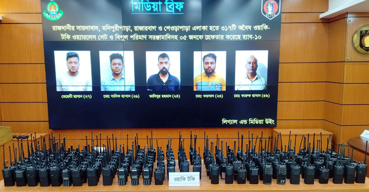লাইসেন্স ছাড়াই হাজারো ওয়াকিটকি বিক্রি, নিরাপত্তায় হুমকি: র‌্যাব
