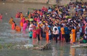মহা ধুমধামে ছট, উধাও কোভিডবিধি
