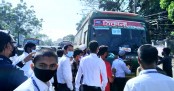 ঢাকা কলেজের সামনে বাস আটকে শিক্ষার্থীদের বিক্ষোভ
