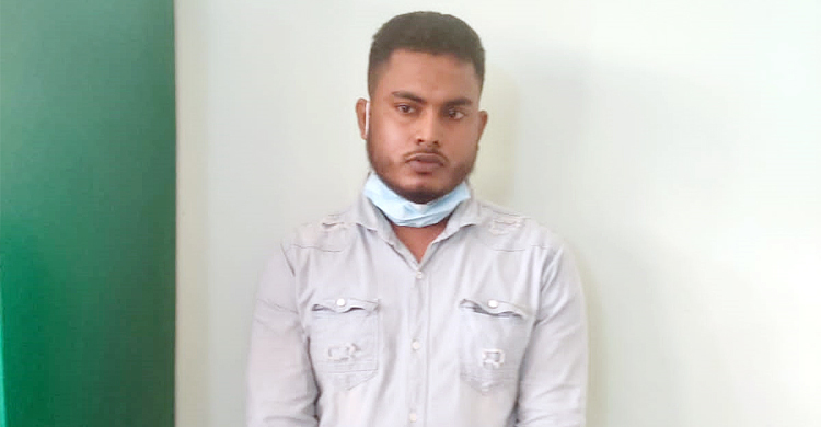 প্রবাসী বাবার ভোট দিতে গিয়ে ছেলে আটক
