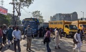 রামপুরা ব্রিজ অবরোধ করে শিক্ষার্থীদের বিক্ষোভ
