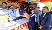 বগুড়ায় মূক-বধির বিদ্যালয়ের শিক্ষার্থীদের
মাঝে জেলা পুলিশের শীতবস্ত্র বিতরণ