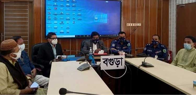 বগুড়ায় গণপরিবহনে শিক্ষার্থীদের
হাফ ভাড়া কার্যকর বিষয়ে কমিটি গঠন