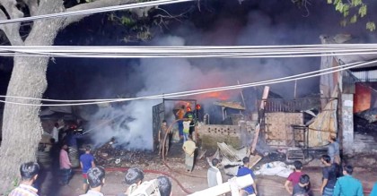 রায়েরবাগে কয়েল তৈরির কারখানায় অগ্নিকাণ্ড
