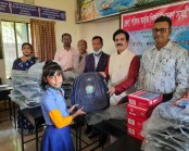 জয়পুরহাটে জেলা পরিষদের  শিক্ষা উপকরণ  সামগ্রী বিতরণ
