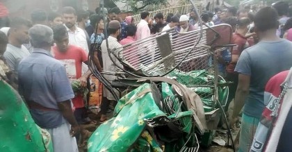 চট্টগ্রামে রেলক্রসিংয়ে দুর্ঘটনায় তিনজন নিহত: বাসচালক গ্রেফতার
