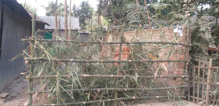 মহিমাগঞ্জে কবরস্থানের জমি দখলে নিতে মিথ্যা মামলা ও হয়রানীর অভিযোগ