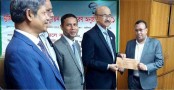 বাংলাদেশ ব্যাংক এর গভর্নর কর্তৃক নিডো’র
নির্বাহী পরিচাল-কে গৃহায়ানের চেক প্রদান