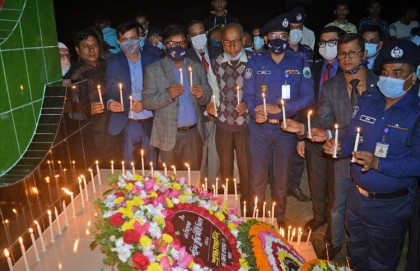 শহীদ বুদ্ধিজীবী দিবসে
বগুড়ায় মোমবাতি প্রজ্জ্বলন