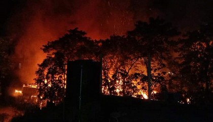 ব্রাহ্মণবাড়িয়ায় ভয়াবহ অগ্নিকাণ্ডে ১৩ দোকান ভস্মীভূত
