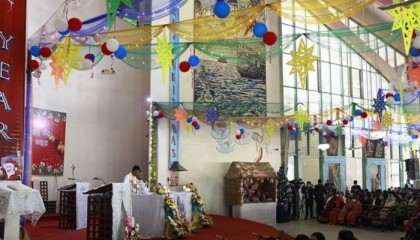 বড়দিনে মহামারী থেকে মুক্তির প্রার্থনা
