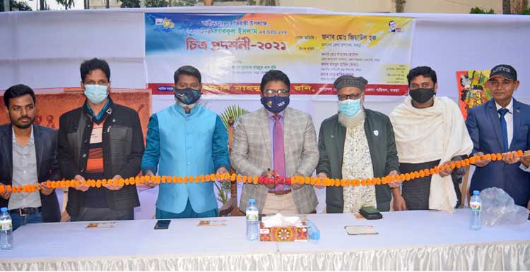 বগুড়ায় সরিষা দানায় স্বাধীনতা যুদ্ধের 
চিত্রপট আঁকলেন চিত্রশিল্পী তারিকুল