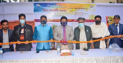 বগুড়ায় সরিষা দানায় স্বাধীনতা যুদ্ধের 
চিত্রপট আঁকলেন চিত্রশিল্পী তারিকুল