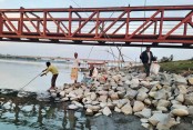 কাউনিয়ায় তিস্তা নদীতে শুরু হয়েছে 
সৌখিন মৎস্য শিকারীদের বড়শি দিয়ে মাছ ধরা উৎসব