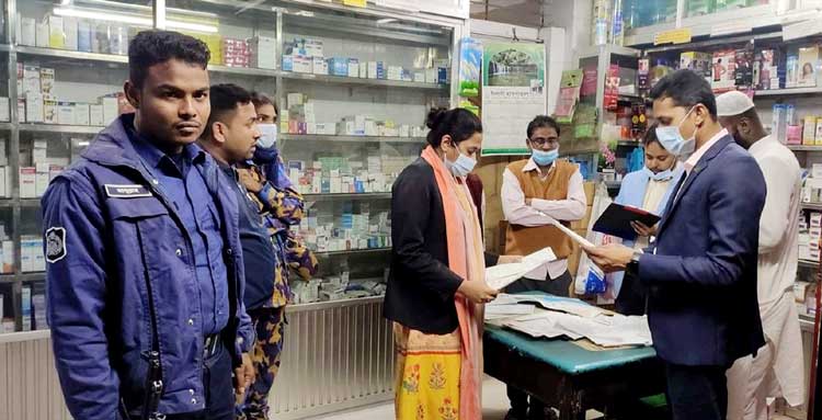 বগুড়ায় বাবা-ছেলের ভুয়া ডাক্তারের
চেম্বারে ভ্রাম্যমান আদালতের অভিযান