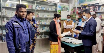 বগুড়ায় বাবা-ছেলের ভুয়া ডাক্তারের
চেম্বারে ভ্রাম্যমান আদালতের অভিযান
