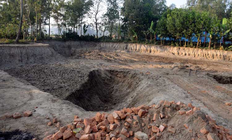 ধুনটের সেই মাদক ব্যবসায়ীর নিয়ন্ত্রনে
চলছে বালু ও মাটির ব্যবসা!