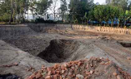ধুনটের সেই মাদক ব্যবসায়ীর নিয়ন্ত্রনে
চলছে বালু ও মাটির ব্যবসা!