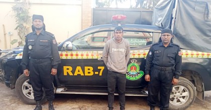 কিশোরী ধর্ষণের অভিযোগে সৎবাবা গ্রেফতার
