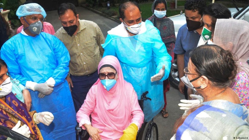 খালেদা জিয়াকে সিসিইউ থেকে কেবিনে স্থানান্তর