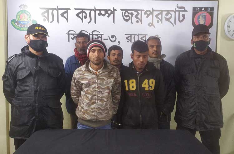 জয়পুরহাটে র‍্যাবের অভিযানে আটক ১০
