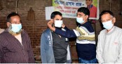করোনা সংক্রমণ প্রতিরোধে
বগুড়া রাজাবাজারে মাস্ক বিতরণ