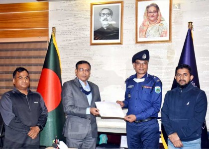 রাজশাহী রেঞ্জে শ্রেষ্ঠ ওসি’র পুরস্কার
পেলেন বগুড়া সদর থানার সেলিম রেজা