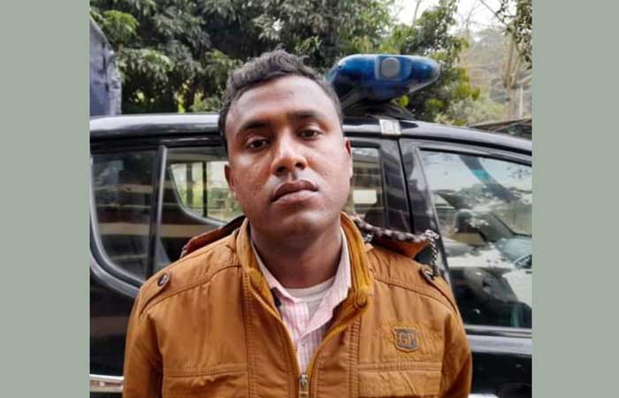 বগুড়ায় ফার্মেসীর আড়ালে মাদক ব্যবসা, নিষিদ্ধ ট্যাবলেটসহ র‍্যাবের হাতে গ্রেফতার 