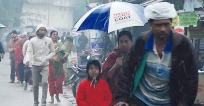 আট বিভাগেই বৃষ্টির আভাস, কমতে পারে দিনের তাপমাত্রা
