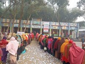 বগুড়ায় গ্রামাঞ্চলে ইভিএমে ভোটগ্রহণে ধীরগতি, ভোটকেন্দ্রে নেই স্বাস্থ্যবিধির বালাই