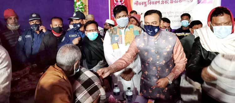 দুপচাঁচিয়ায় পুলিশ সুপারের সরস্বতী পূজা মন্ডপ পরিদর্শন ও কম্বল বিতরণ