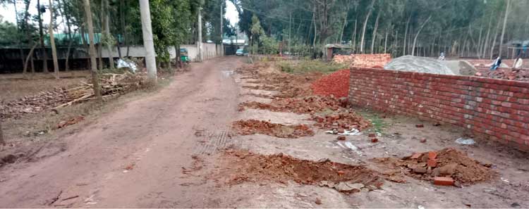 শাজাহানপুরে চলাচলের রাস্তা কাটতে
 নিষেধ করায় প্রাণ নাশের হুমকি