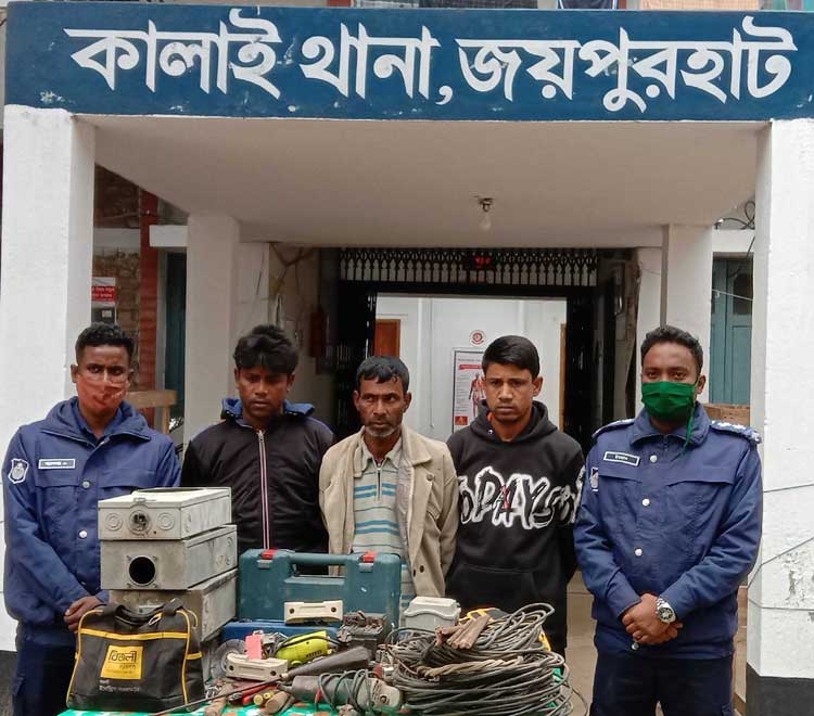জয়পুরহাটের বৈদ্যুতিক মিটার ও ট্রান্সফরমার
চোর চক্রের তিন সদস্য আটক 