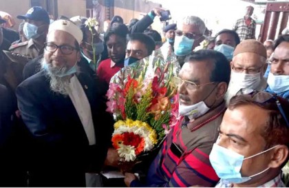 তালোড়ায় আন্তঃনগর এক্সপ্রেস ট্রেন করতোয়া যাত্রা বিরতির দাবীতে স্মারকলিপি প্রদান