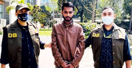 কখনো তিনি প্রধানমন্ত্রীর কার্যালয়ের কর্মকর্তা, কখনো মন্ত্রী-নেতা
